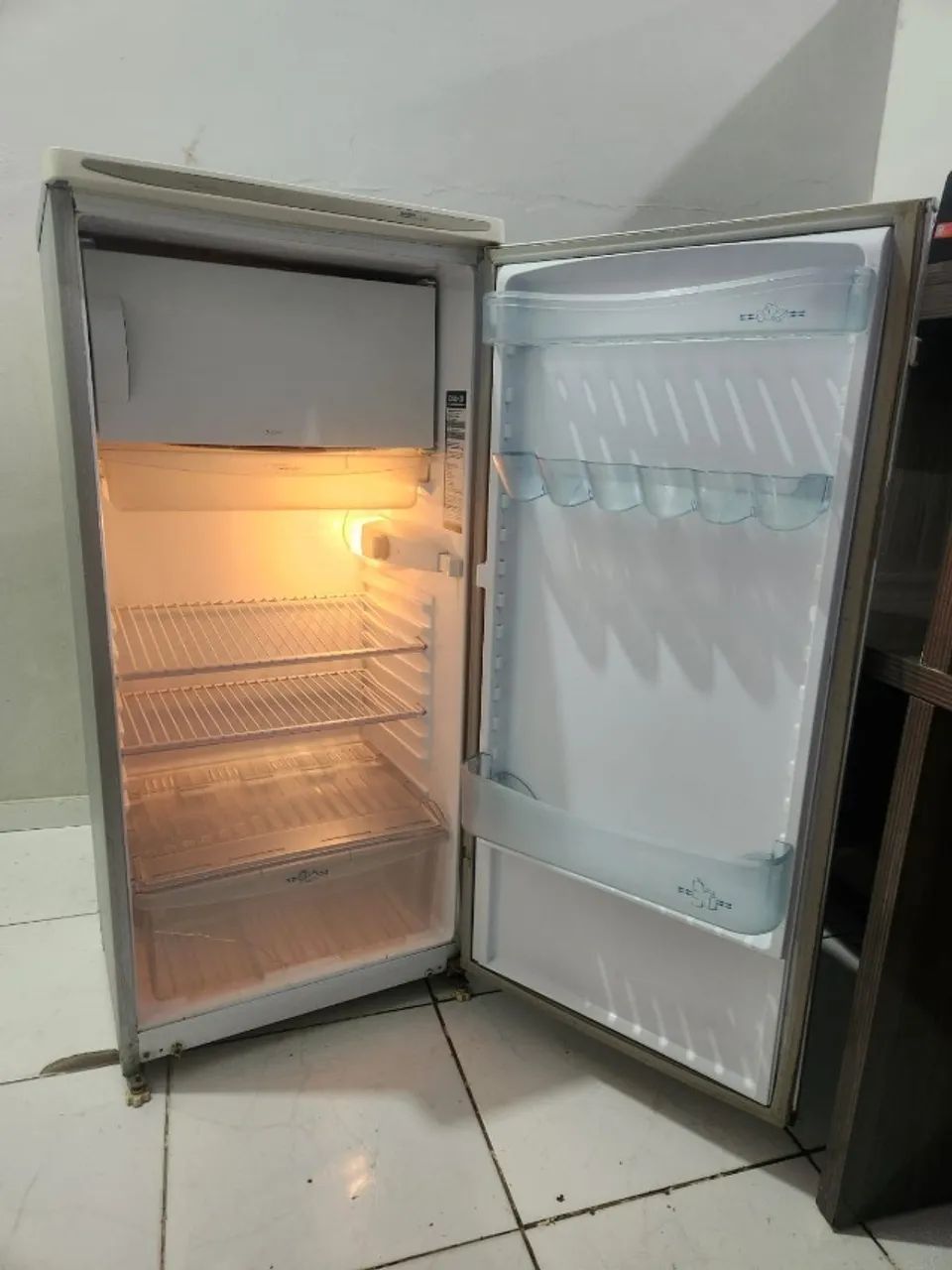 Geladeira 280 Litros Usada - Funcionando Perfeitamente - Foto 3