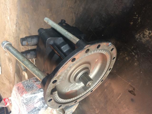Motor de giro escavadeira CX220E E215 Novo - Foto 3