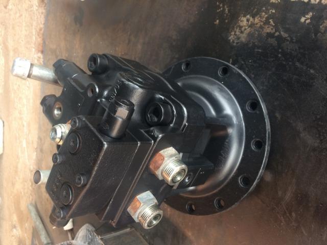 Motor de giro escavadeira CX220E E215 Novo - Foto 4
