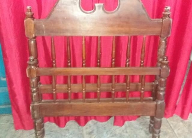 Cama de Solteiro com Grade na lateral