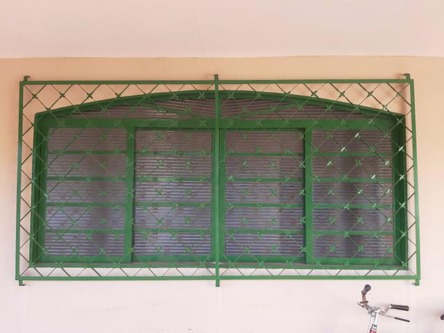 Janela 2m estrutura metalica com vidros