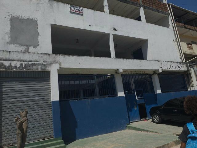 Vende-se um prédio, uma antiga escola em Vida Nova