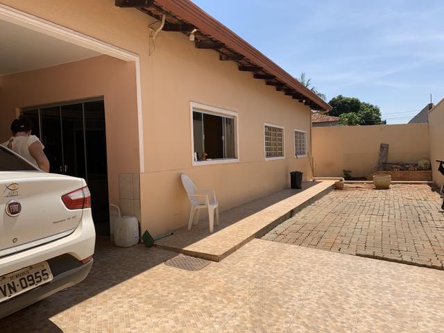 Vd/ troco casa de 5 qts, 2 suítes, laje no Setor de Mansões de Sobradinho.