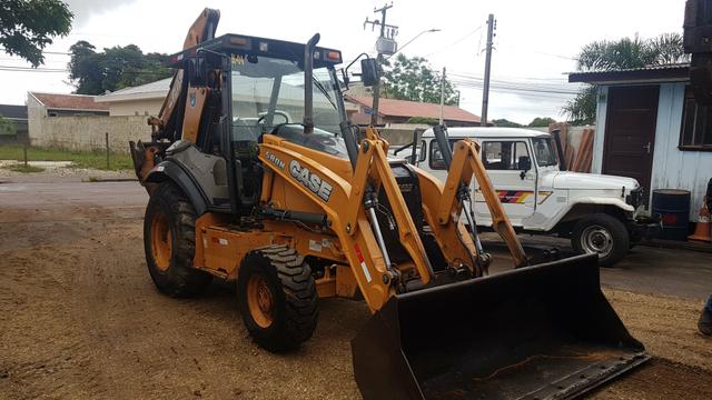 Retroescavadeira 580N - Foto 5
