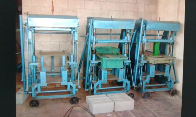 Máquina de paiver e bloco