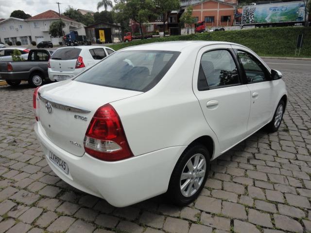 Toyota Etios impecável - Foto 9