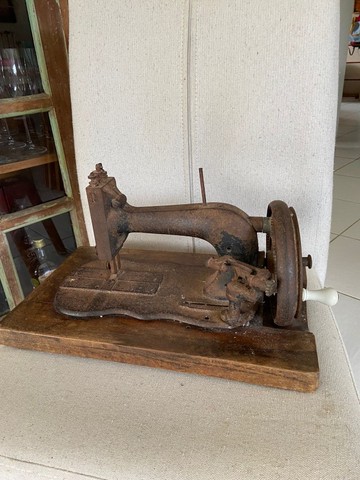 Máquina de Costura 1872 (manivela) - Foto 3