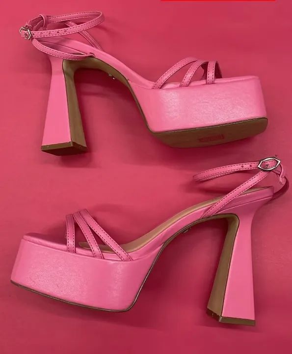 Sandália salto alto arezzo