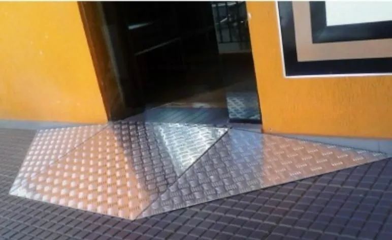 Rampa de acesso para cadeirante de alumínio  - Foto 4
