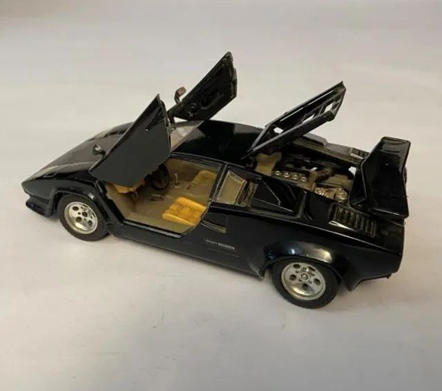 Bburago Lamborghini Countach (1988)黒 Miniatura Lamborghini Countach 1988 Bburago 1/24 - Hobbies e