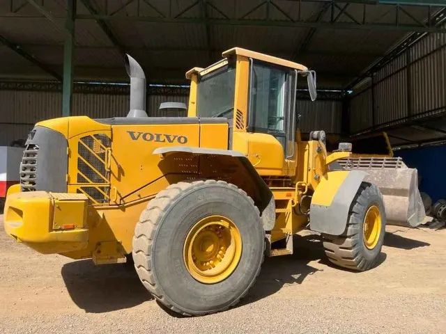 Pá Carregadeira Volvo L120-F Ano 2010 (repasse) - Foto 2