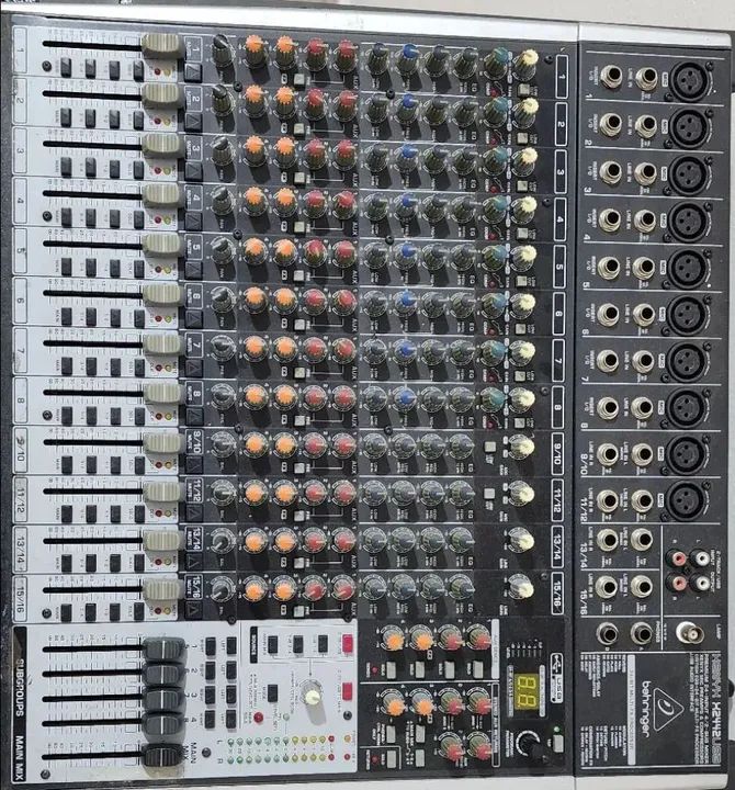 Mesa de Som Behringer Xenyx 2442 fx USB + Case mala