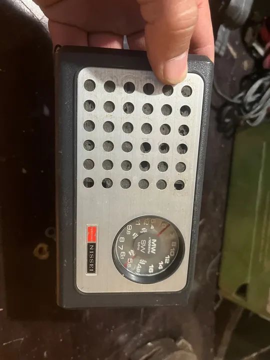 SOM: Antigo radio portátil da marca Nissei peças 