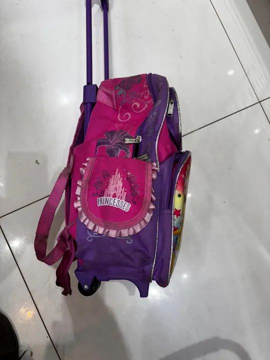 Mochila rodinhas princesas Disney  - Foto 2