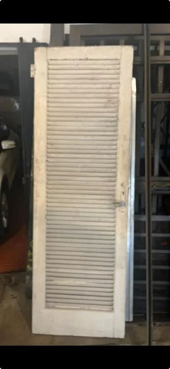 Porta de Segurança em Madeira com Persianas