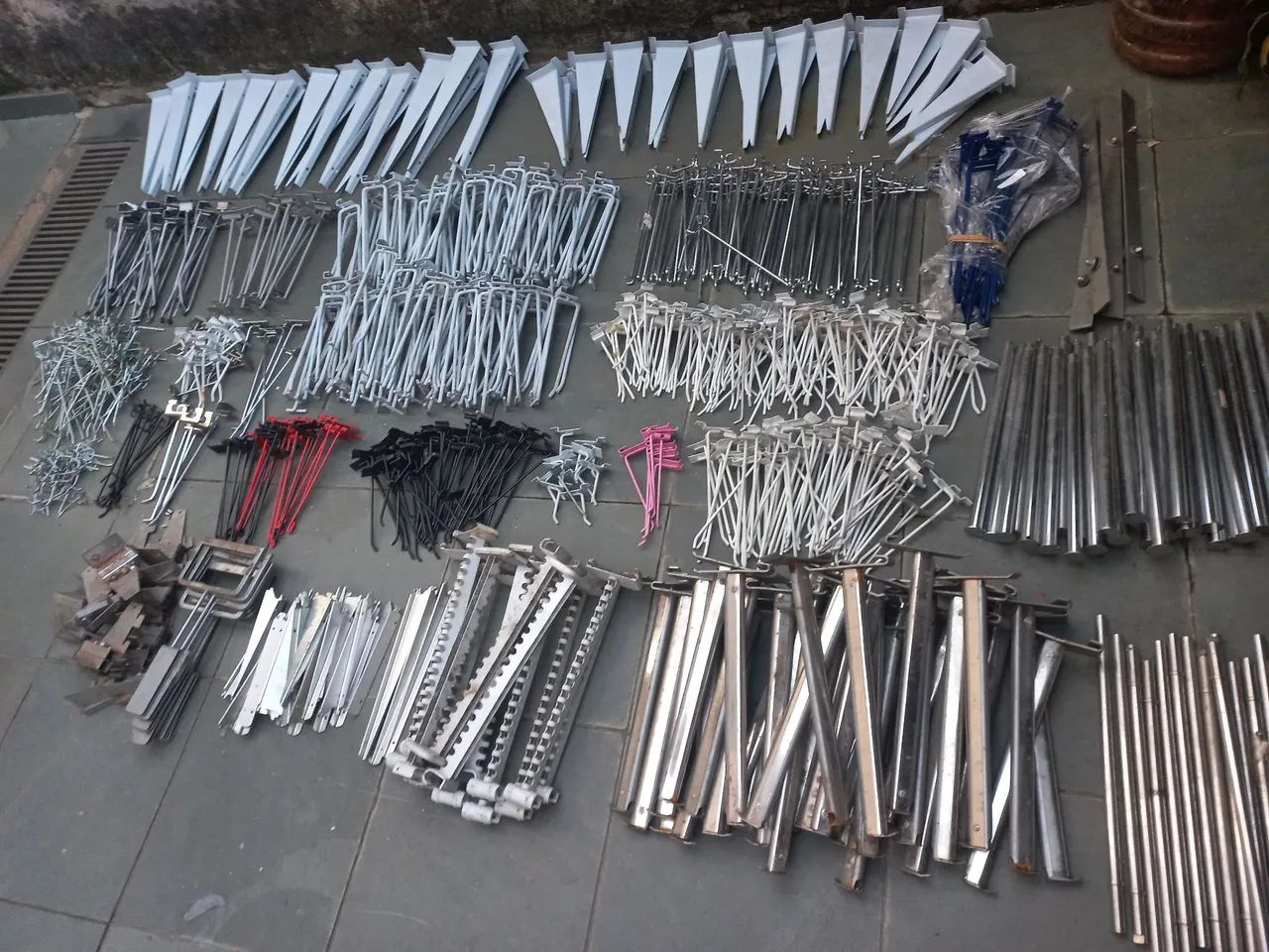 Lote 1052 peças expositor 