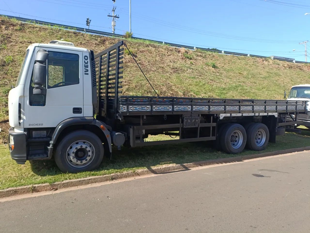 Iveco tector 240e22 ano 2014 único dono carroceria 