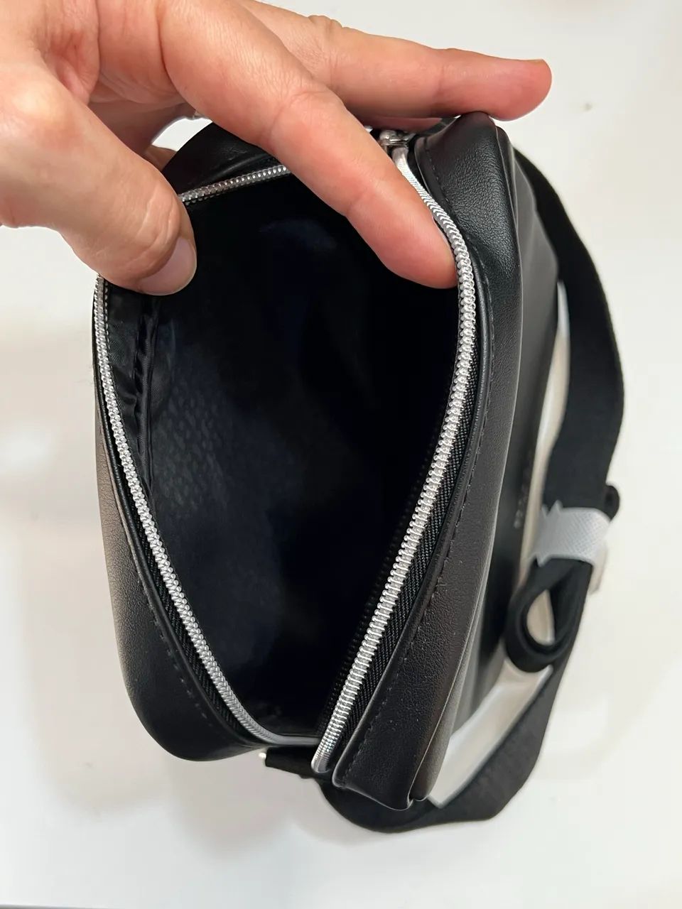 Bolsa tiracolo Boss - NOVA - Foto 2