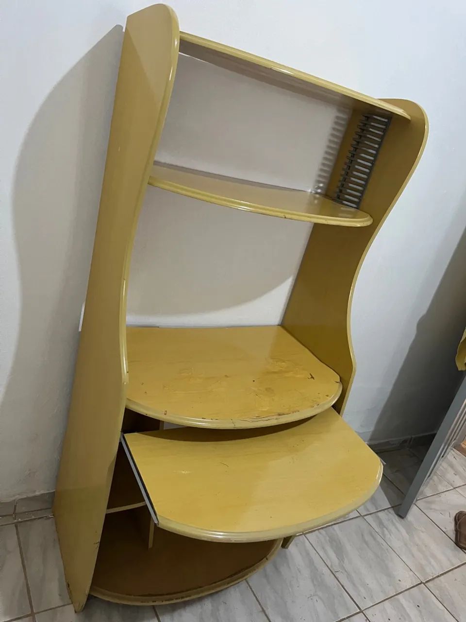 Vendo essa Escrivaninha e mesa de computador (usada, com algumas avarias).