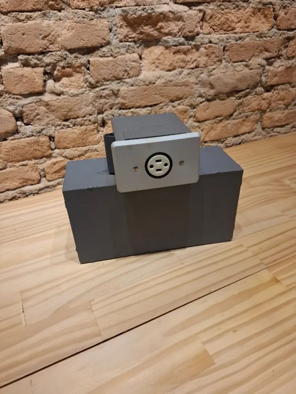 Cofre Tomada para paredes de qualquer imóvel