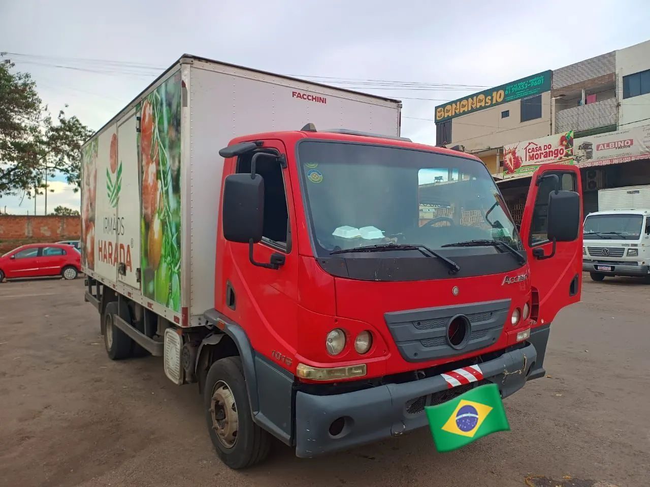 Acello 1016 2017 baú 32m3 único dono. Motor OM 924. 4.8l, 156 cv  cambio de 5 machas. 