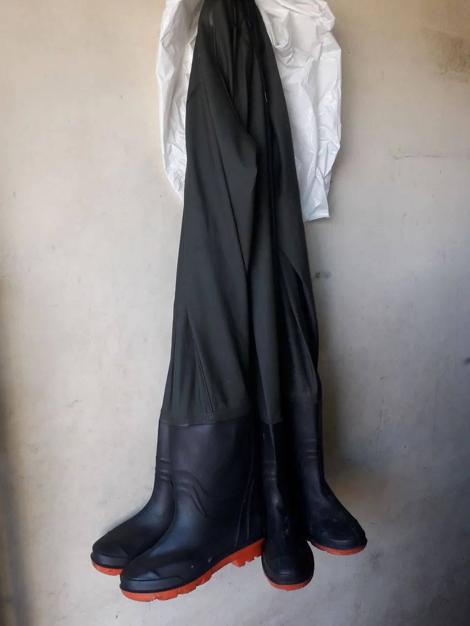 Calça Impermeável com Bota Acoplada