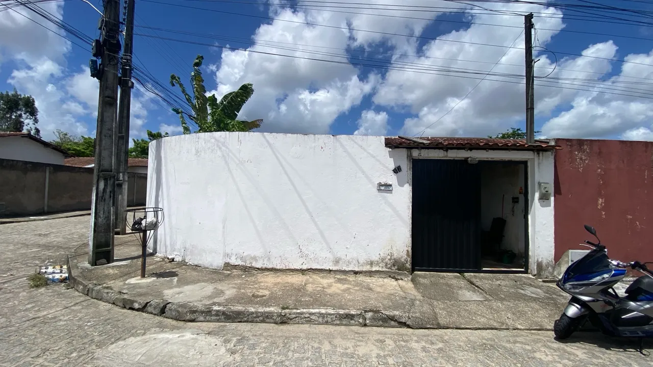 Oportunidade Imperdível! Casa de Esquina com Amplo Quintal