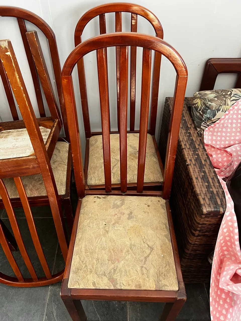 Conjunto de Cadeiras de Madeira Maciça