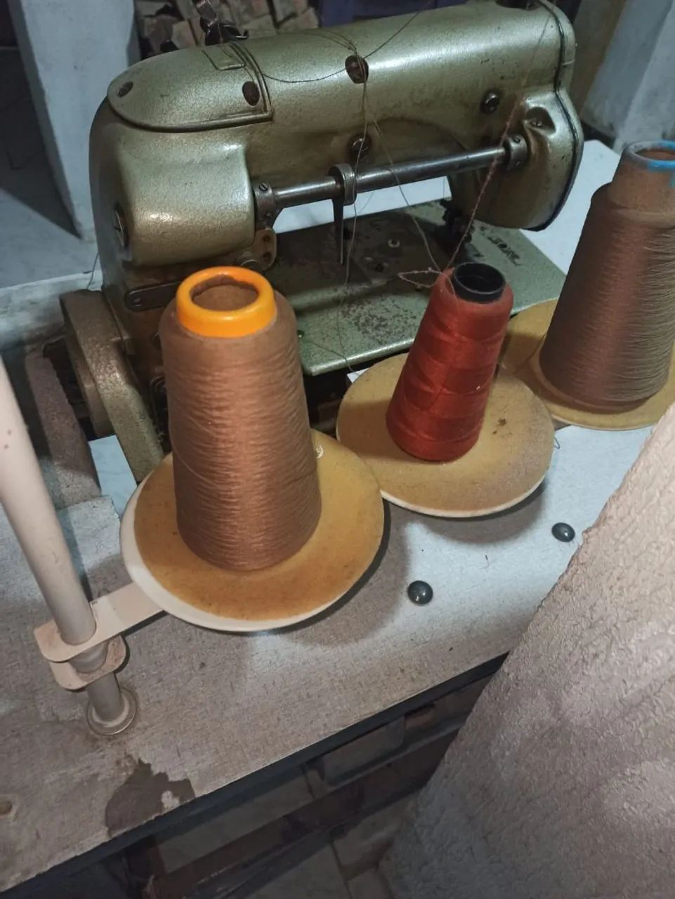Vende-se Máquina Galoneira Antiga pouco usada. - Foto 6