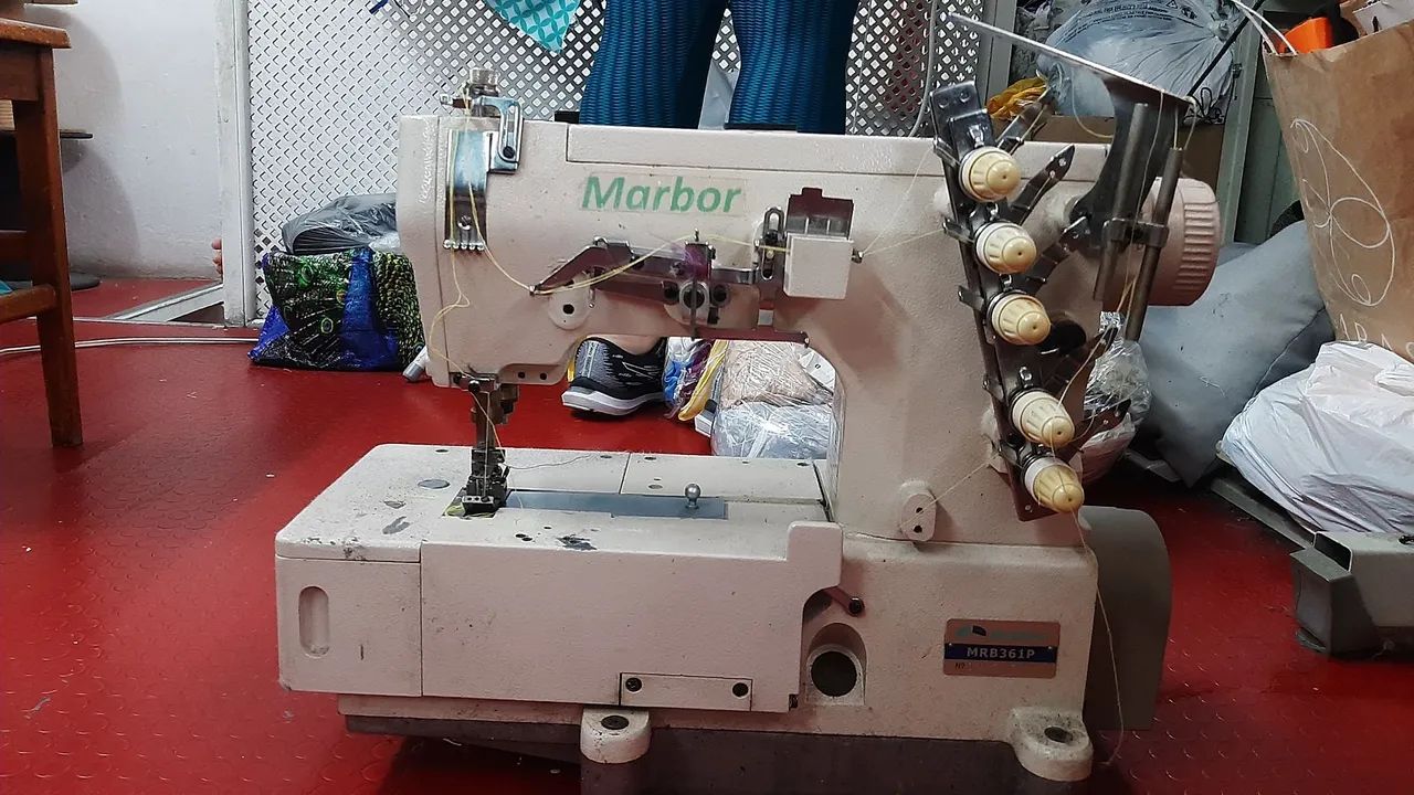 Vendo máquinas industriais, overlock singer e Lamarck e uma colaret Marbor - Foto 2