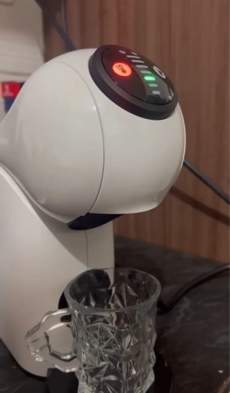 Cafeteira Elétrica - Design Moderno e Compacta