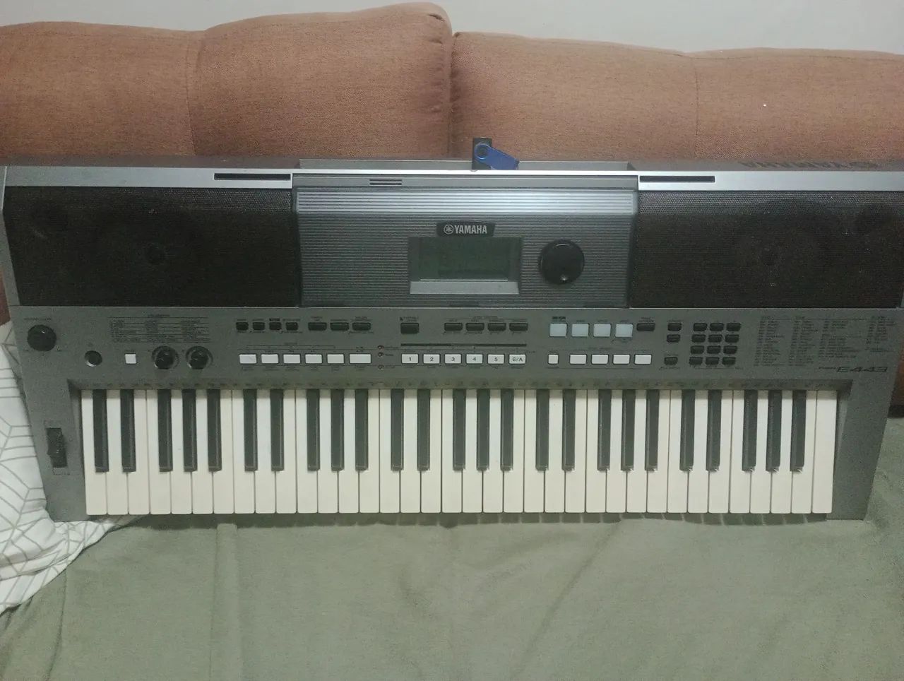 Teclado Yamaha PSR E443