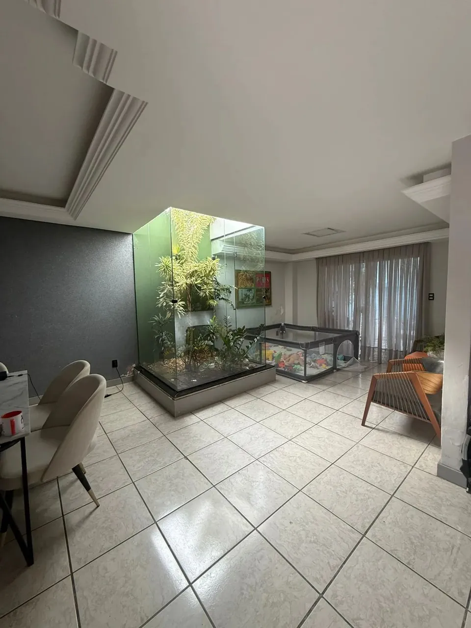 Linda casa de 1 suite c/ hidro + 2 dormitórios Piscina e edícula Espaço externo atras