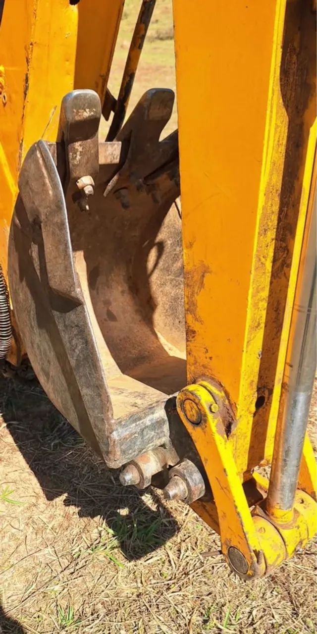 Mini retroescavadeira JCB 1CX ano 2012, 4x4, com linha para rompedor, em SP - Foto 3