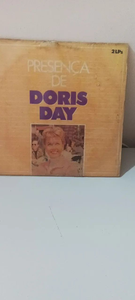 Disco de vinil antigo a presença de Doris day,composto de 2 lps - Foto 2