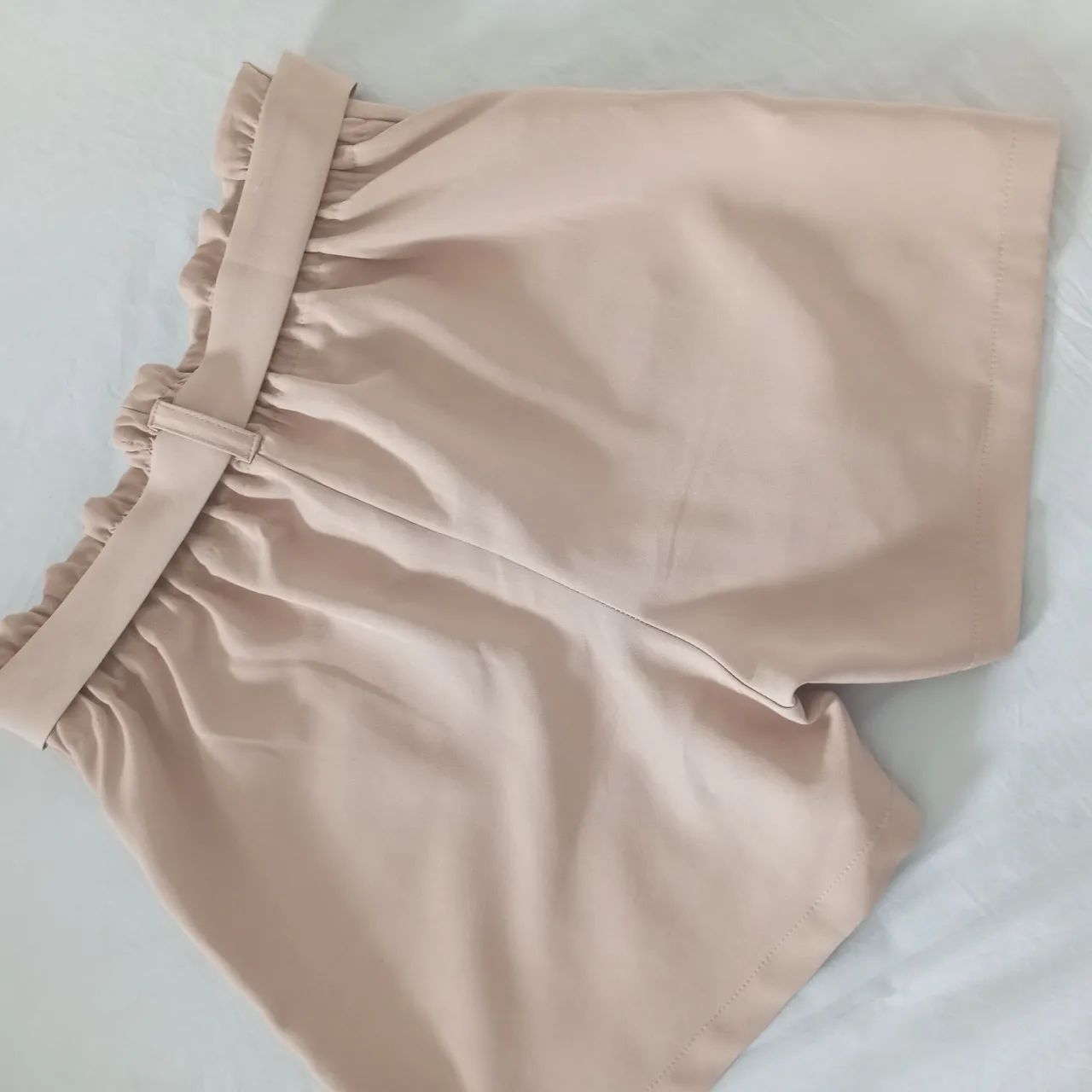 Short Alfaiataria bege com cinto - Foto 2