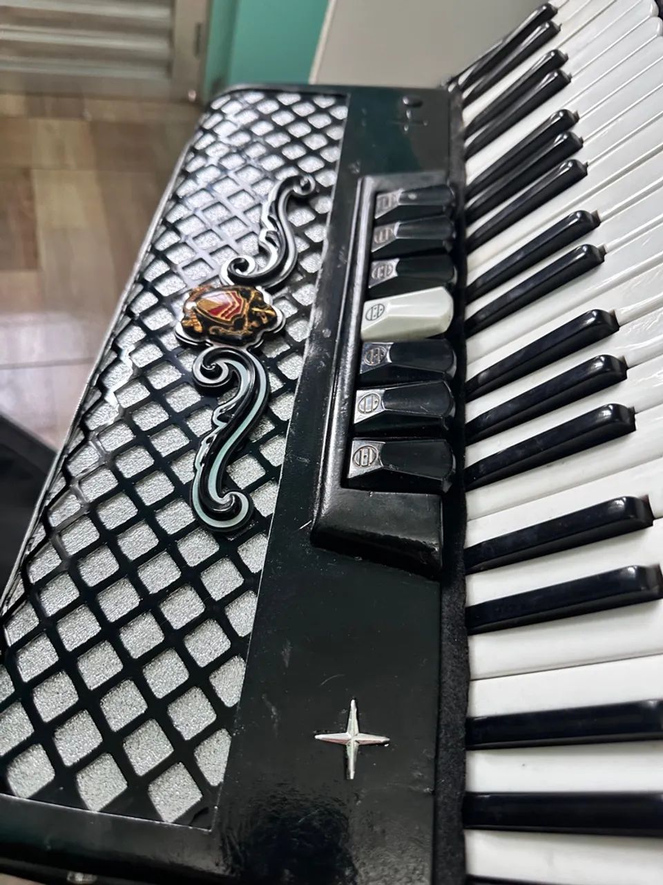 Acordeon Scandalli 120 baixos