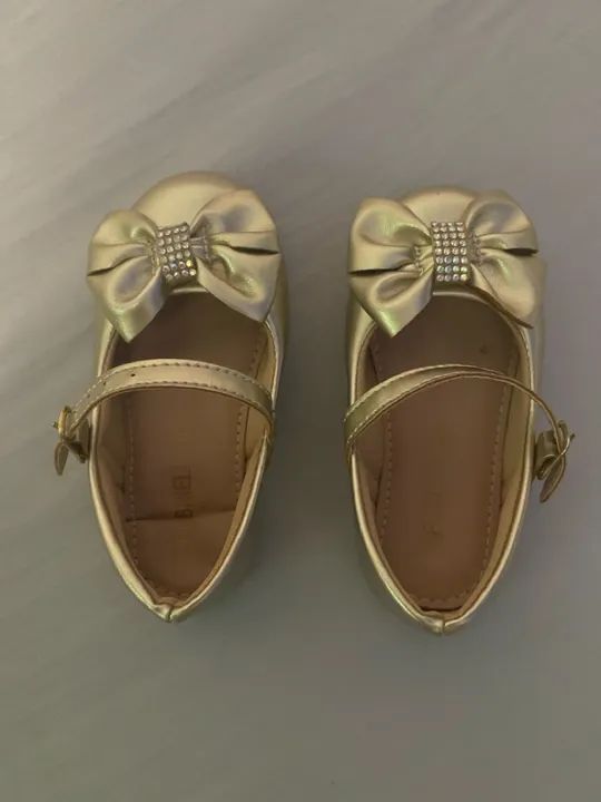 Sapatilhas Douradas com Laço para Bebê
