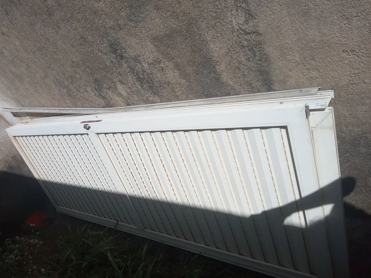 Porta corrediça de metal resistente