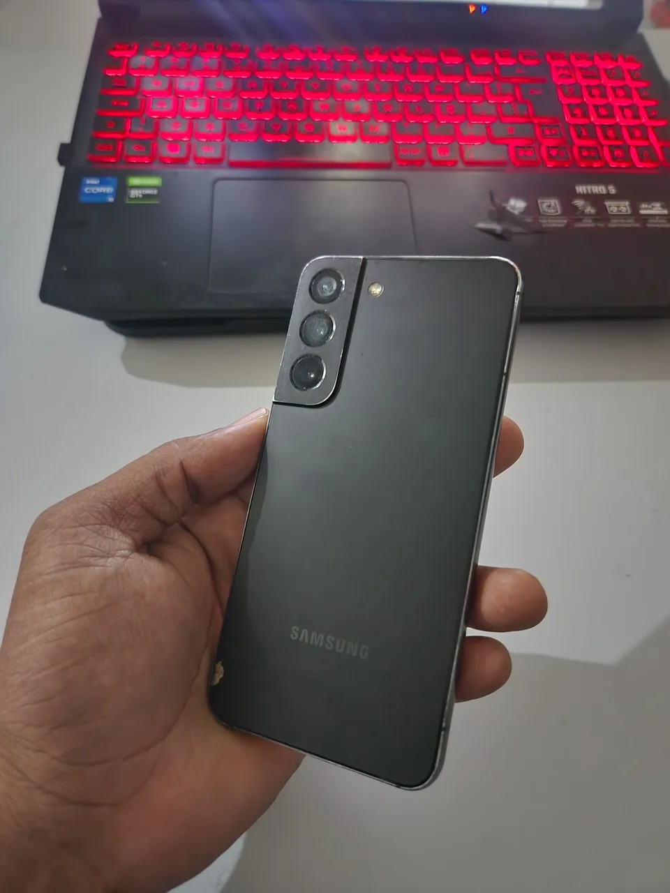 SAMSUNG S22 128G/8  COM ESSA MANCHA NA TELA E SO PEGA O CHIP 2 VIRTUAL 