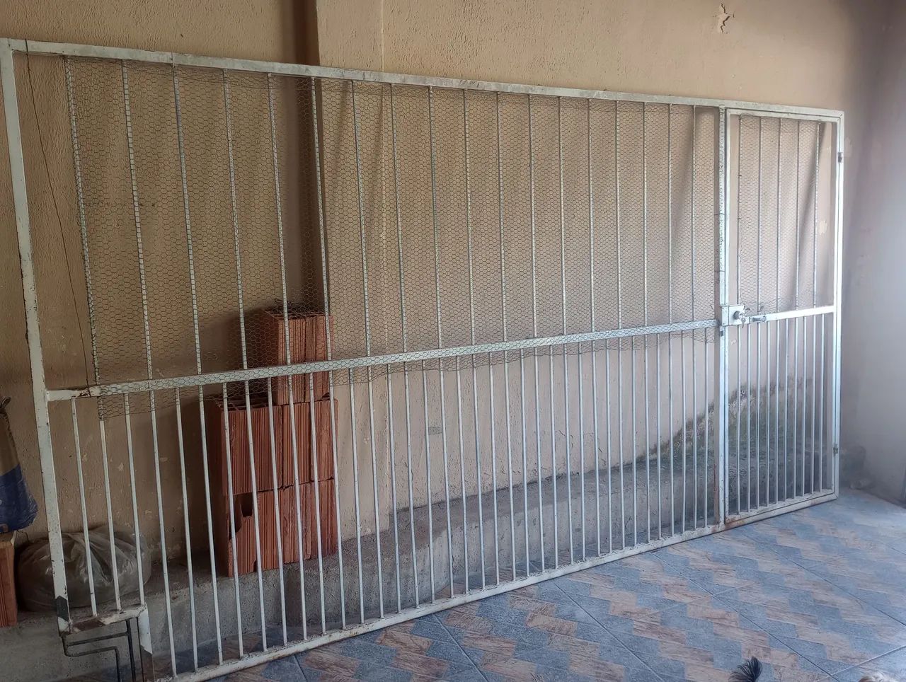 Grade de ferro (portão)64639898767873120