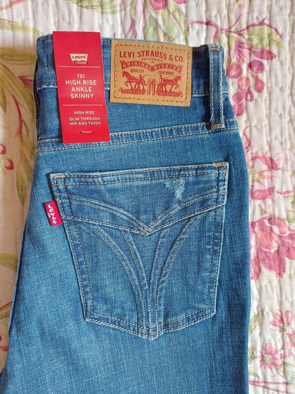 Calça jeans feminina Levi's  NOVA - Foto 3
