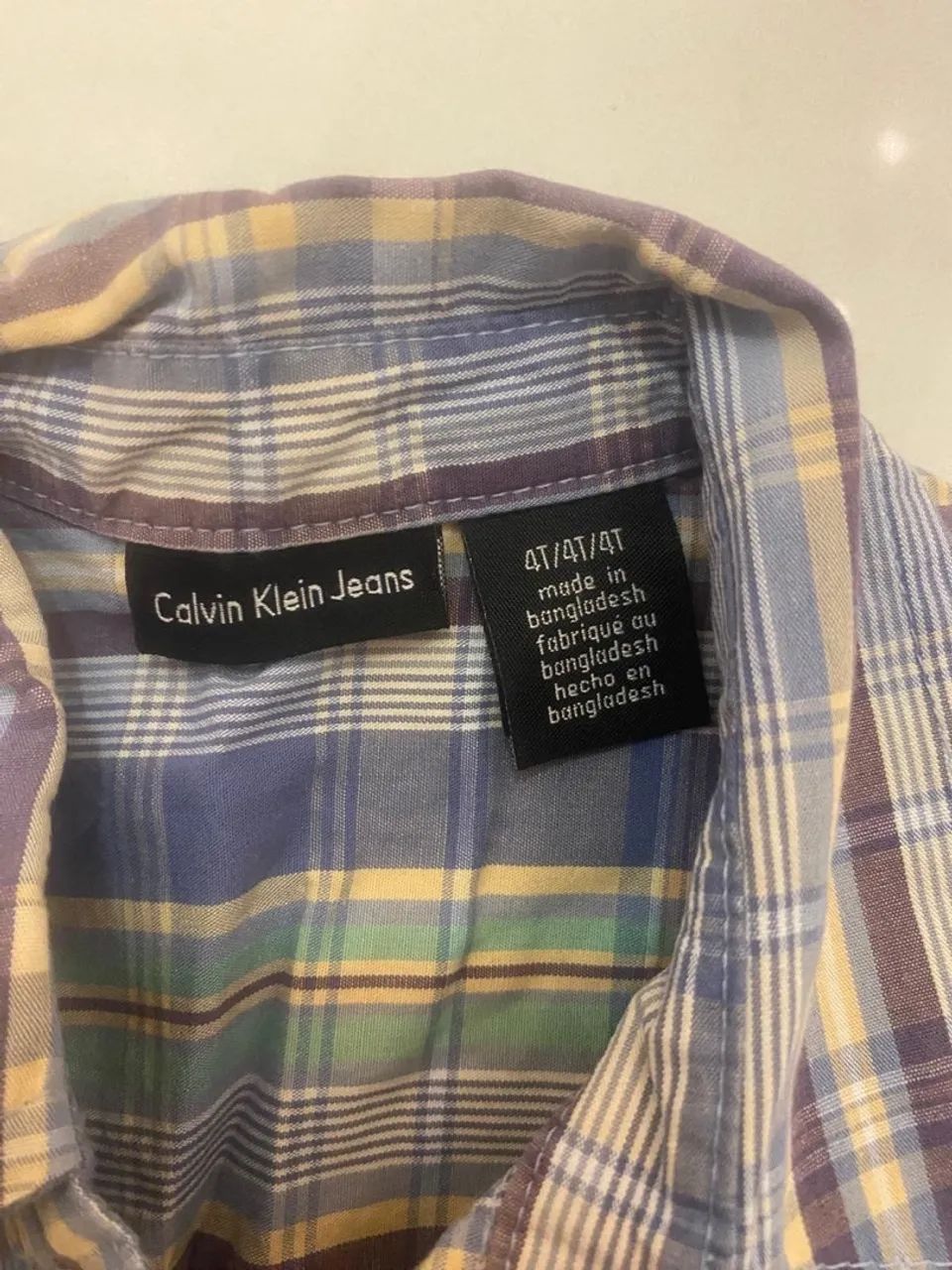  Camisa Calvin Klein 4 a 6 anos  - Foto 2