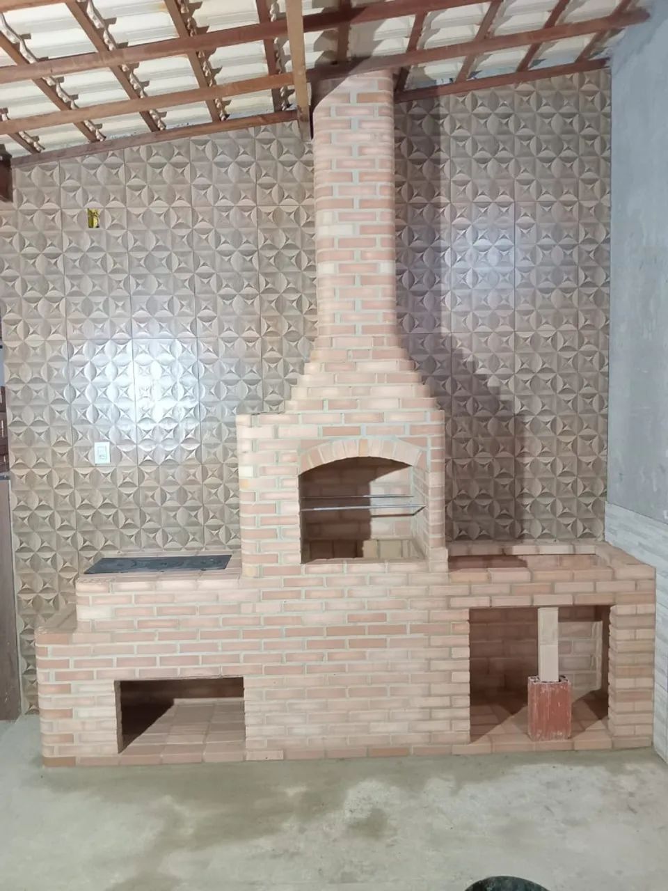 Churrasqueira fogão e lenha e bancada pra corte 