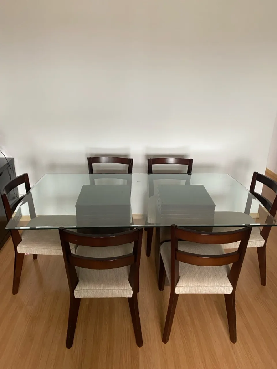 Mesa de Jantar com 6 Cadeiras - Elegância e Design