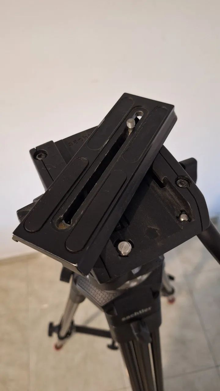 Tripé Sachtler Ace M para filmagens profissionais - Foto 6