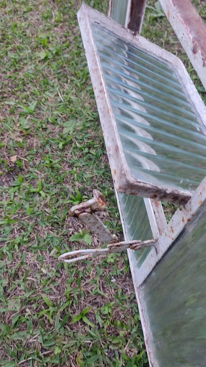 Janela de Ferro com Vidro R$ 60,00 - Foto 3