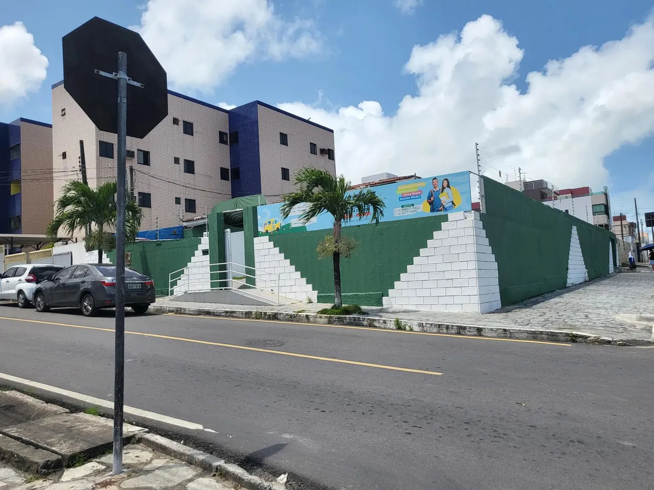 Imóvel para aluguel tem 400 metros quadrados com 12 quartos