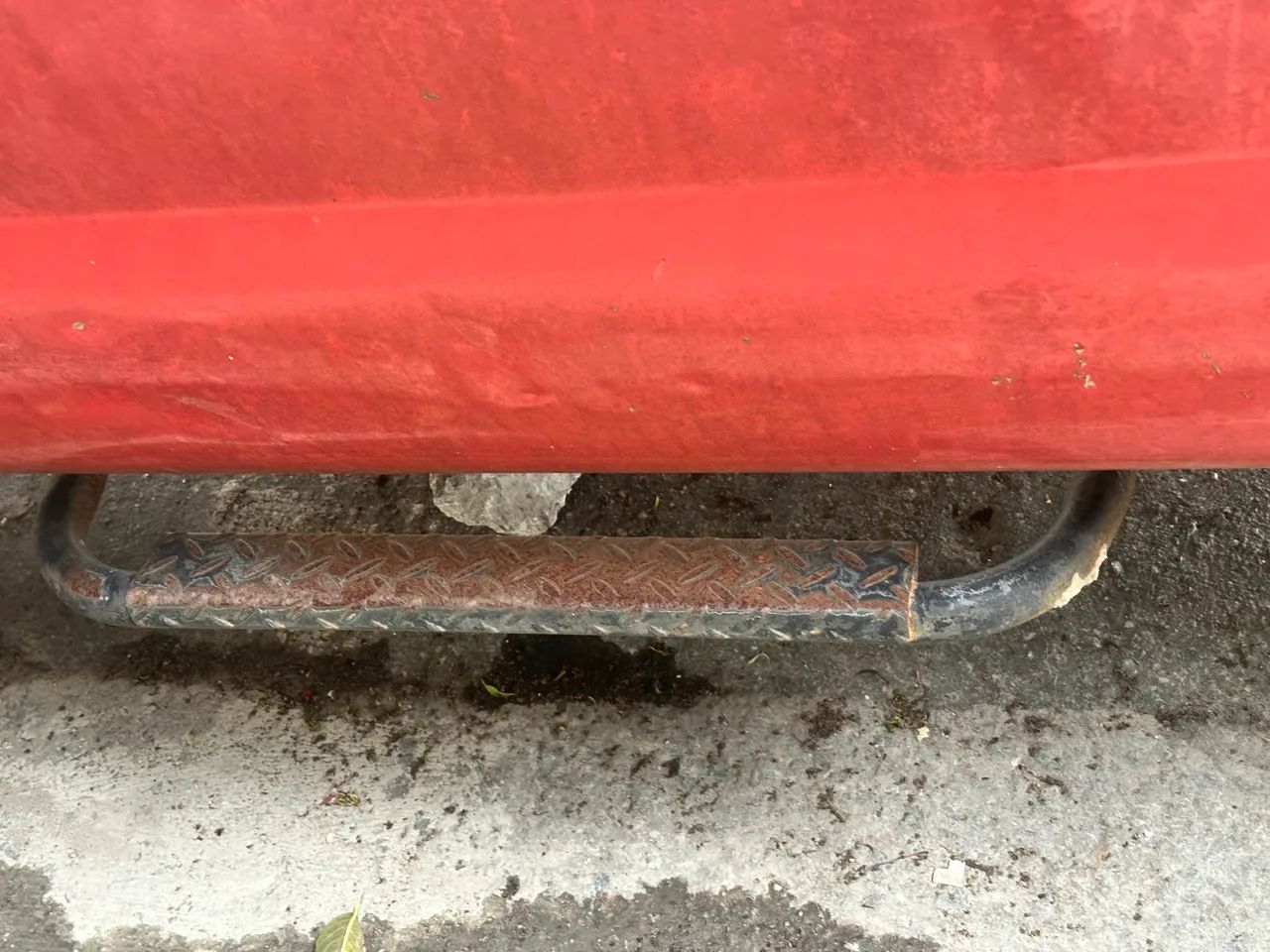 Estribo lateral F4000 F350 ou F250 o par os dois lados  - Foto 4