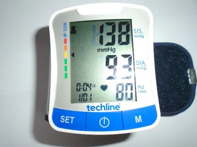 Medidor de Pressão Arterial Digital De Pulso Techline BP-2208